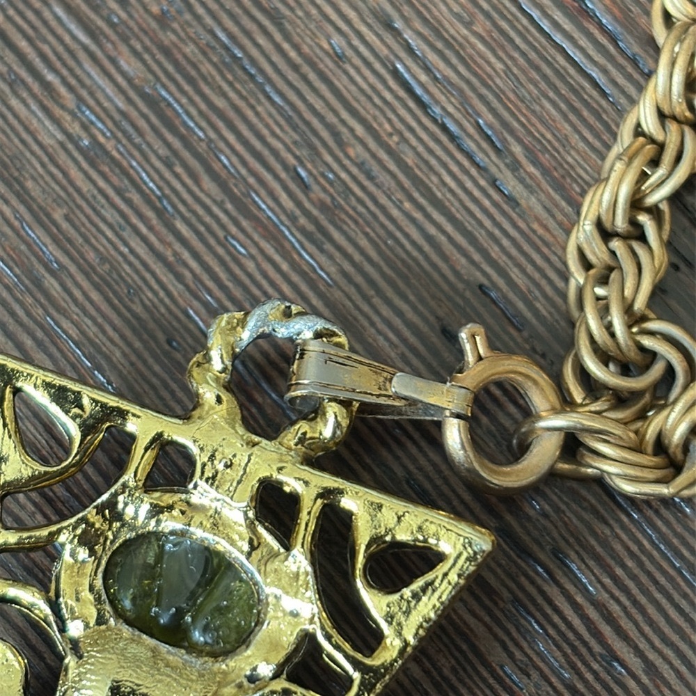 π₯HPπ₯VTG Statement Maltese Cross Pendant with Necklace, gold/ green - Picture 10 of 12